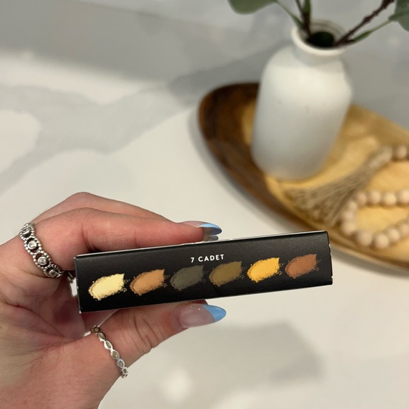 Fenty Beauty Snap Shadow Mix & Match Eyeshadow Palette - 7 Cadet - Picture 4 of 5